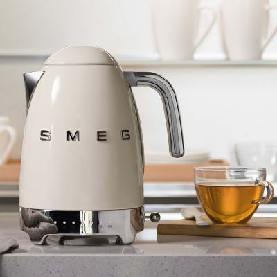 42. SMEG KLF04CREU Wasserkocher Creme