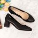 23. Sergio Leone W SK314A schwarze Pumps mit dekorativem Blockabsatz