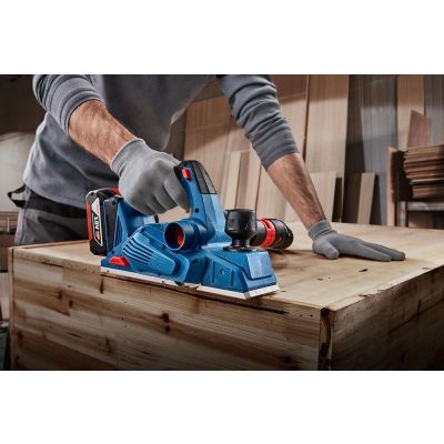 6. Bosch GHO 185-LI Schwarz, Blau 14000 U/min