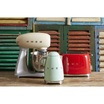 13. SMEG TSF01RDEU Toaster