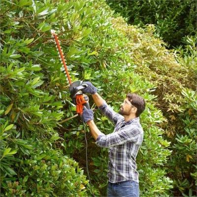 4. Black & Decker BEHTS451 Elektrische Heckenschere mit Doppelklinge, 550 W, 2,65 kg