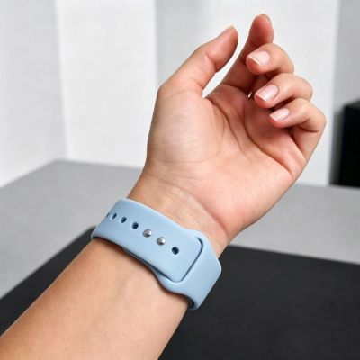 5. Tech-Protect Silikonarmband für Apple Watch 40 / 41 / 42 mm – Hellblau