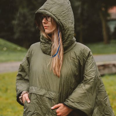 13. Isolierter wasserdichter Campingponcho von Offlander OFF_CACC_05GNR