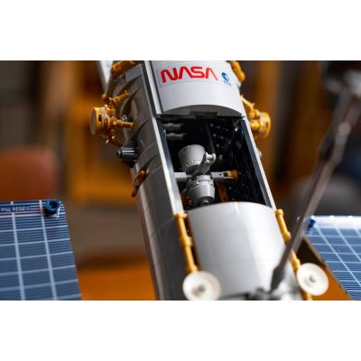 18. LEGO Icons 11382 - Hubble-Weltraumteleskop