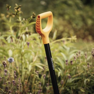6. FISKARS SOLID 1003457 Metallschaufel, 1270 mm, D-Griff