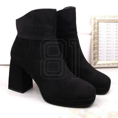12. Wildlederstiefeletten mit Blockabsatz und Plateau, isoliert, M.Daszyński W SAN24A, schwarz