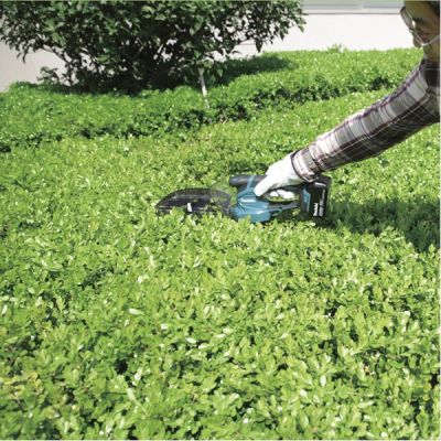 10. MAKITA DUM604ZX Akku-Grasschere