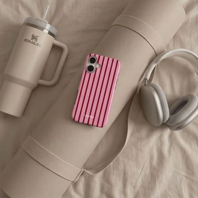 6. Tech-Protect Lamano MagSafe Hülle für iPhone 17 – Rot und Pink