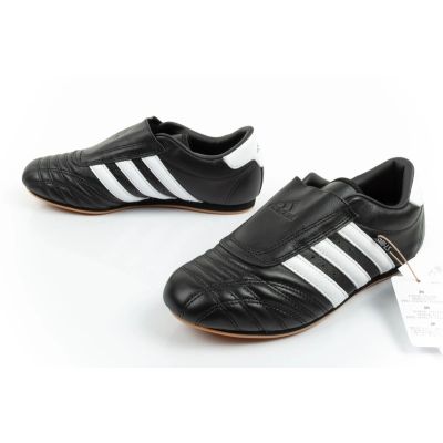 8. Adidas Damen Taekwondo-Sportschuhe, schwarzes Leder, zum Hineinschlüpfen