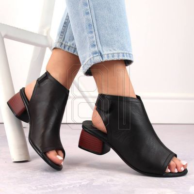 15. Remonte W RKR654 Bequeme Ledersandalen