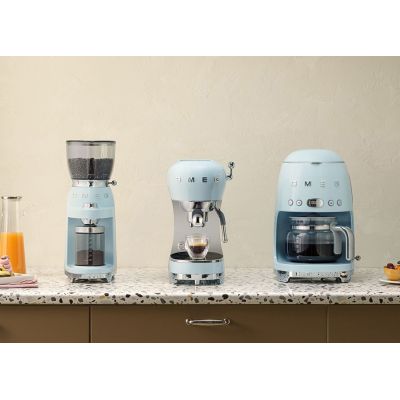 8. SMEG Kaffeemaschine Modell DCF02PBEU Pastellblau