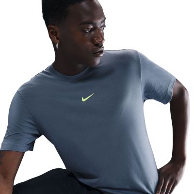 4. Nike Sportswear BB Herren-T-Shirt Blau IH5067 491