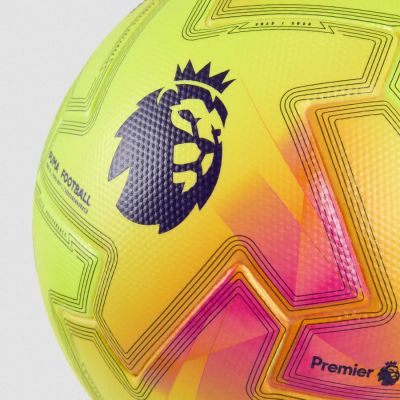 3. Puma Orbita Ultimate PL Lights Ball 084702-01