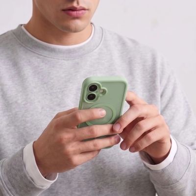 5. Tech-Protect MagPeak MagSafe CC Hülle für iPhone 17 – mattgrün