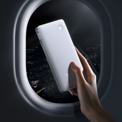 24. Baseus Airpow Lite 10000mAh 22,5W Powerbank mit integrierten USB-C- und Lightning Kabeln – Weiß