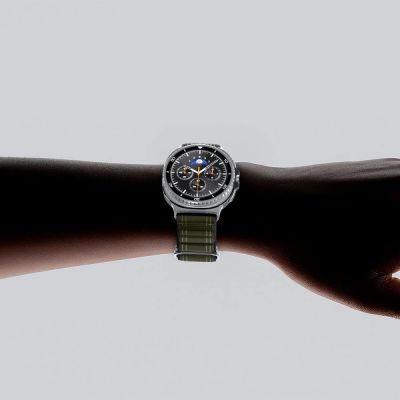 12. Spigen WBF0 Armband für Samsung Galaxy Watch 40/44/46 mm - Grün