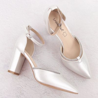 20. Beige, geschlossene Sandalen mit Lochmuster von Sabatina für Damen