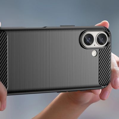 6. Carbon Case Silikonhülle für iPhone 16 Plus - Schwarz