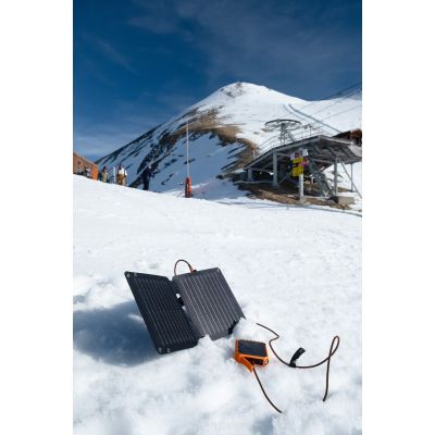 12. Xtorm XR2S14 Universelles Solar-Ladegerät für Mobilgeräte, Schwarz, für den Außenbereich