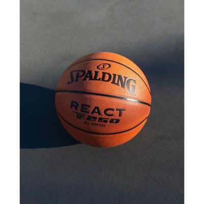 5. BASKETBALL SPALDING REACT TF-250 R.7 FIBA