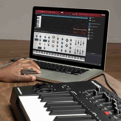 11. M-AUDIO Oxygen PRO 49 - Keyboard-Controller