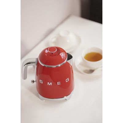 10. SMEG Wasserkocher (KLF05RDEU) Mini 0,8L rot