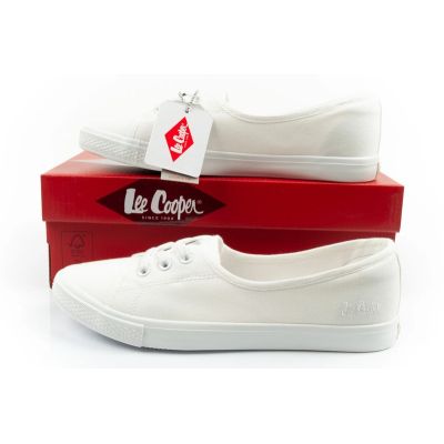 10. Lee Cooper Damenschuhe, sportliche weiße Slip-On-Ballerinas