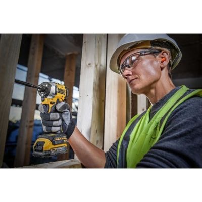 4. DeWALT 2x1,7Ah 208Nm Schlagschrauber