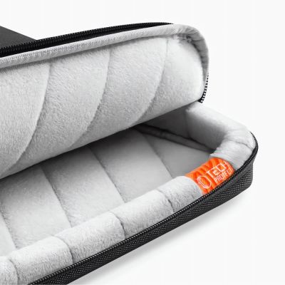 7. Tech-Protect Defender Tasche für 17" Laptop - Schwarz