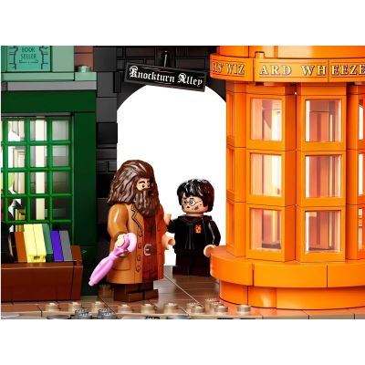 9. LEGO Harry Potter 75978 Winkelgasse