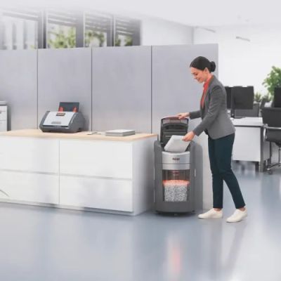 5. Rexel ShredMax AutoFeed+ 300X Aktenvernichter, P4, 300 Blatt, 25-Liter-Auffangbehälter