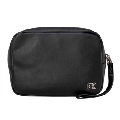 9. Calvin Klein Jeans – Kleine Tasche mit Plakette K50K508221