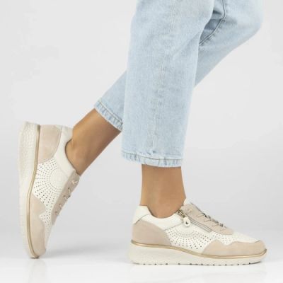 7. Damen-Sneaker aus Leder mit luftiger Keilsohle, beige, Filippo DP7605