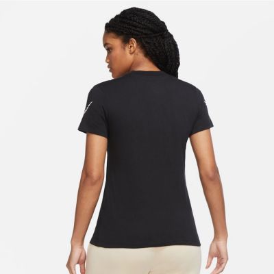 2. Nike Sportswear T-Shirt W DN5856 010