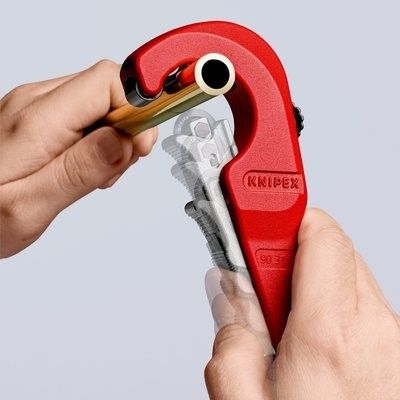 9. Knipex 90 31 02 SB Handrohrschneider