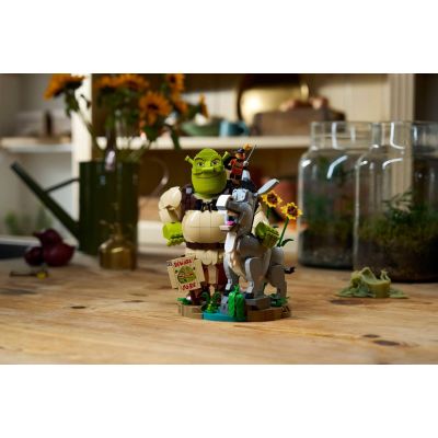 12. LEGO Icons 72423 – Shrek, Esel & Der gestiefelte Kater