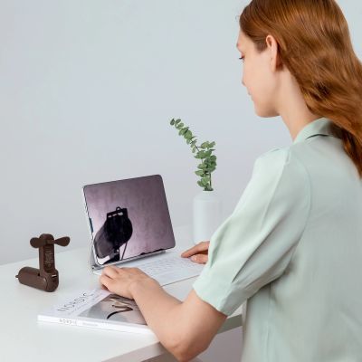 4. Jisulife Handventilator Life8, tragbarer USB-Ventilator mit Powerbank-Funktion 2000 mAh und Taschenlampe – Braun