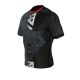 3. Der Kompressions-Rashguard „Wolf“ besteht aus DBX MORE DRY XL-Material.