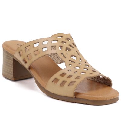 63. Beige, geschlossene Sandalen mit Lochmuster von Sabatina für Damen