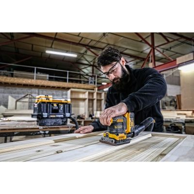 3. DeWALT DCW200N-XJ tragbarer Schleifer
