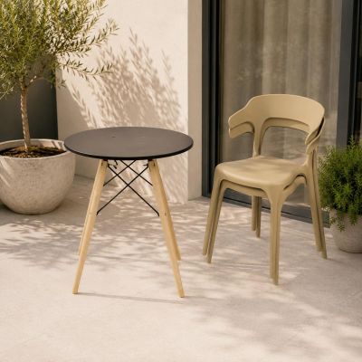 6. Gartenstuhl aus Sand und Kunststoff