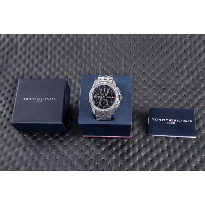 6. Tommy Hilfiger Walker Herrenuhr 1710620 + Box