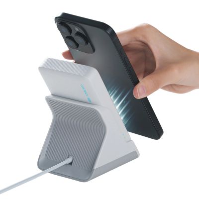 7. Cuktech WPB100N 20W 10000mAh Magnetische Powerbank mit Ständer - Weiß