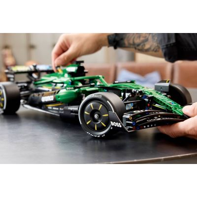 15. LEGO Technic 42240 - Aston Martin Aramco AMR25 Formel-1-Rennwagen
