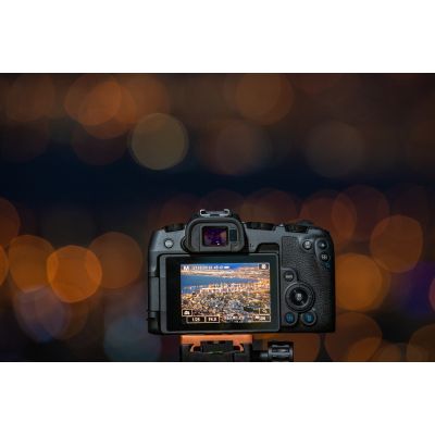 10. Canon EOS RP spiegelloses Kameragehäuse, 26,2 MP CMOS-Sensor, 6240 x 4160 px, Schwarz