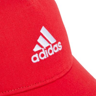 7. adidas – Leichte Baseballkappe mit gesticktem Logo, IY5421