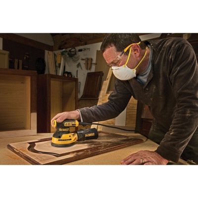 17. DeWalt DWE6423-QS Exzenterschleifer (125 mm)