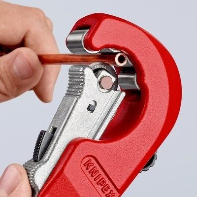 25. Knipex 90 31 02 SB Handrohrschneider
