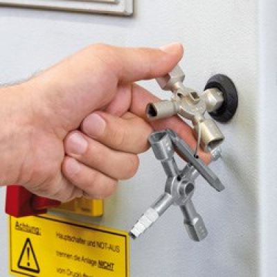 5. Knipex 00 11 01 Schaltschrankschlüssel und Werkzeug