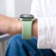 6. Tech-Protect Silikonarmband für Apple Watch 40/41/42 mm – Hellgrün